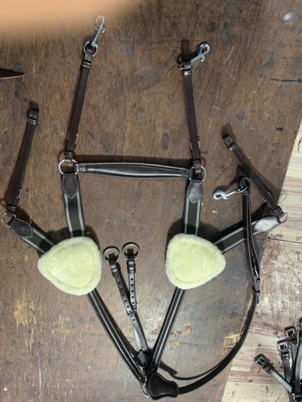 Saddlery Goods 5 Point Anatomical Horse Leather Breastplate Color Havana Brown and Black - Image 2
